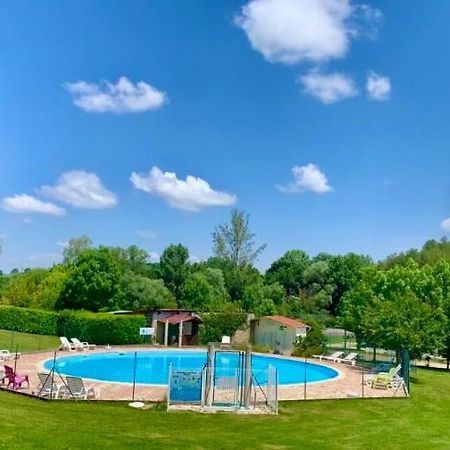 Camping Familial Paisible Avec Piscine, Mobil Home , Chalet, Studio & Emplacement Nue Casties-Labrande Eksteriør bilde