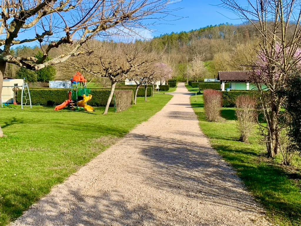 Camping Familial Paisible Avec Piscine, Mobil Home , Chalet, Studio & Emplacement Nue Casties-Labrande Eksteriør bilde