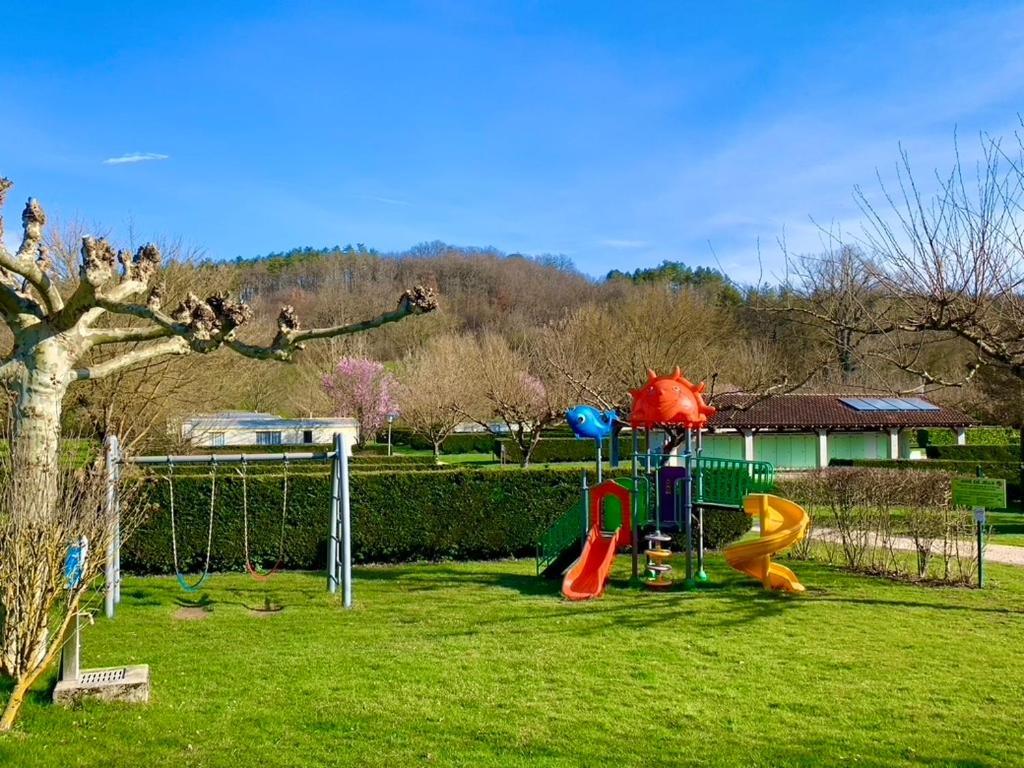 Camping Familial Paisible Avec Piscine, Mobil Home , Chalet, Studio & Emplacement Nue Casties-Labrande Eksteriør bilde