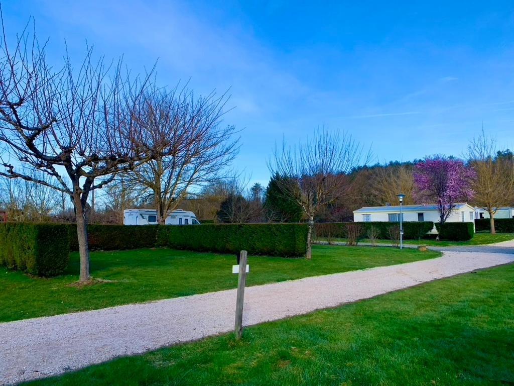 Camping Familial Paisible Avec Piscine, Mobil Home , Chalet, Studio & Emplacement Nue Casties-Labrande Eksteriør bilde