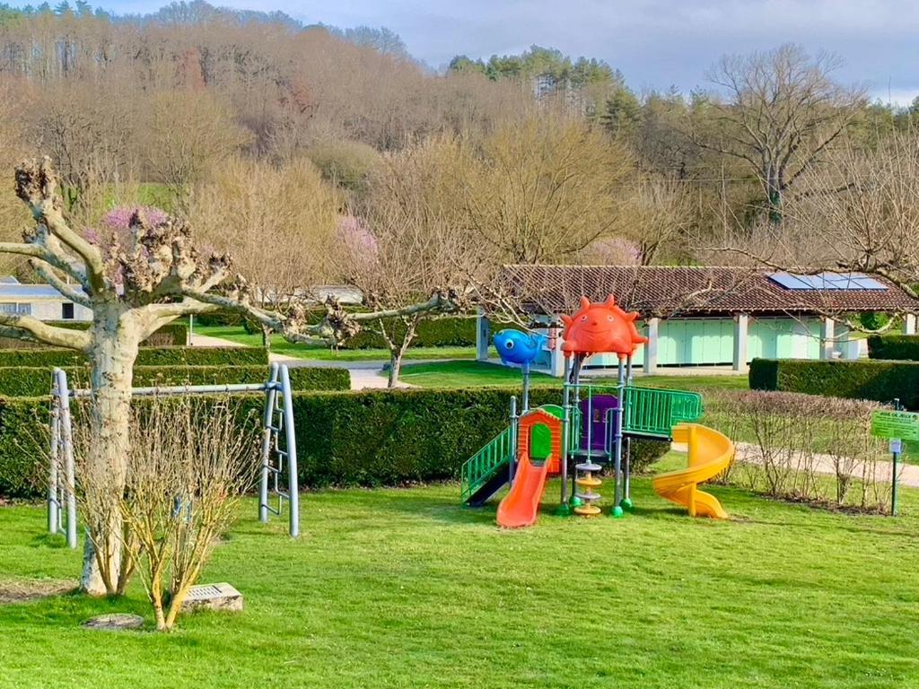 Camping Familial Paisible Avec Piscine, Mobil Home , Chalet, Studio & Emplacement Nue Casties-Labrande Eksteriør bilde