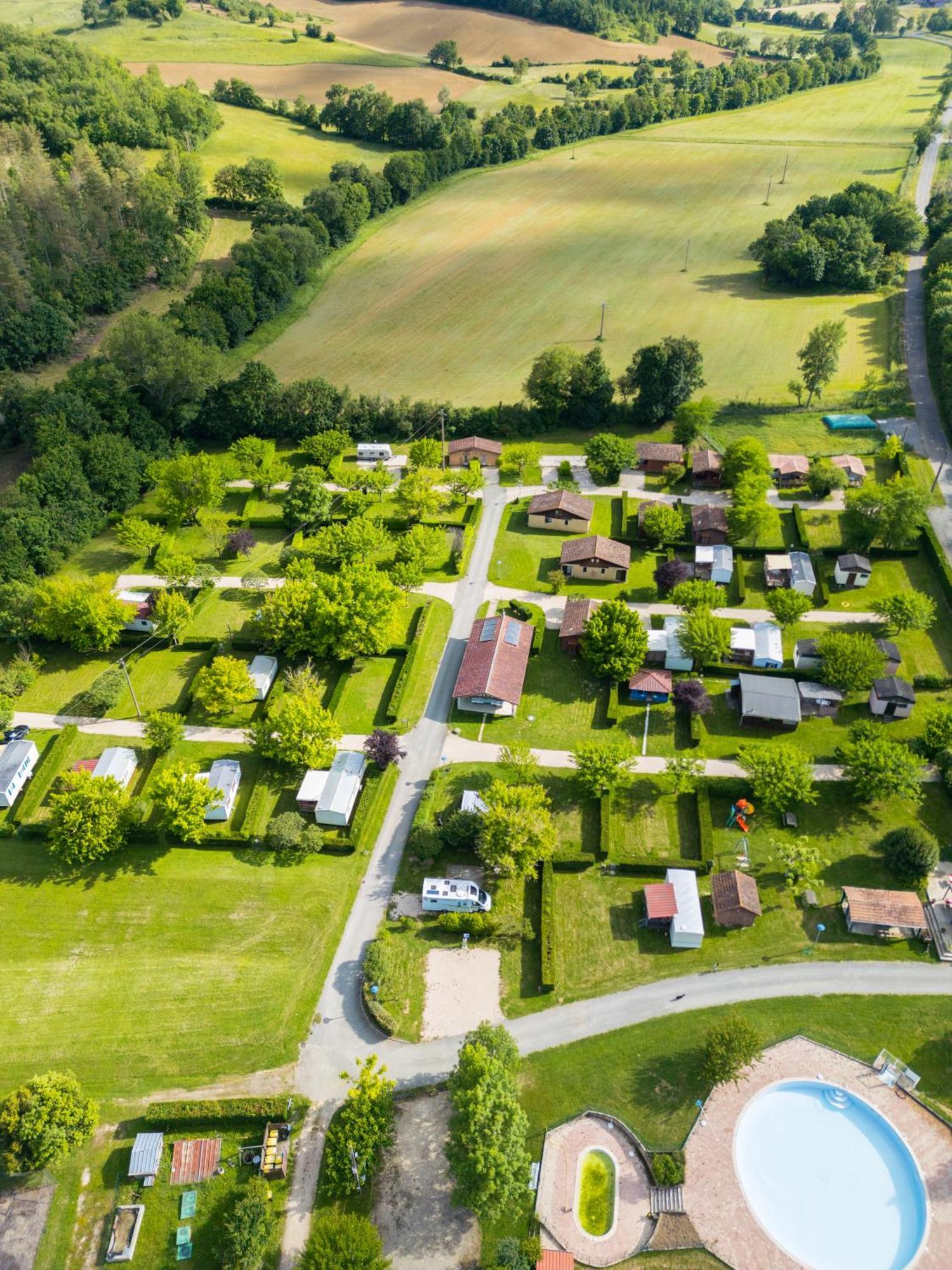 Camping Familial Paisible Avec Piscine, Mobil Home , Chalet, Studio & Emplacement Nue Casties-Labrande Eksteriør bilde