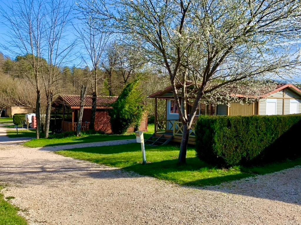 Camping Familial Paisible Avec Piscine, Mobil Home , Chalet, Studio & Emplacement Nue Casties-Labrande Eksteriør bilde