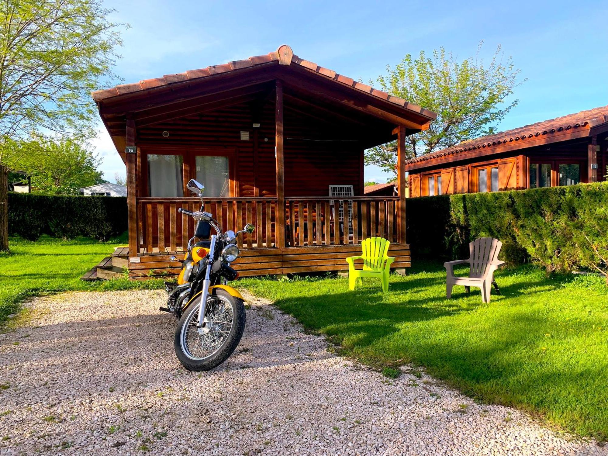 Camping Familial Paisible Avec Piscine, Mobil Home , Chalet, Studio & Emplacement Nue Casties-Labrande Eksteriør bilde