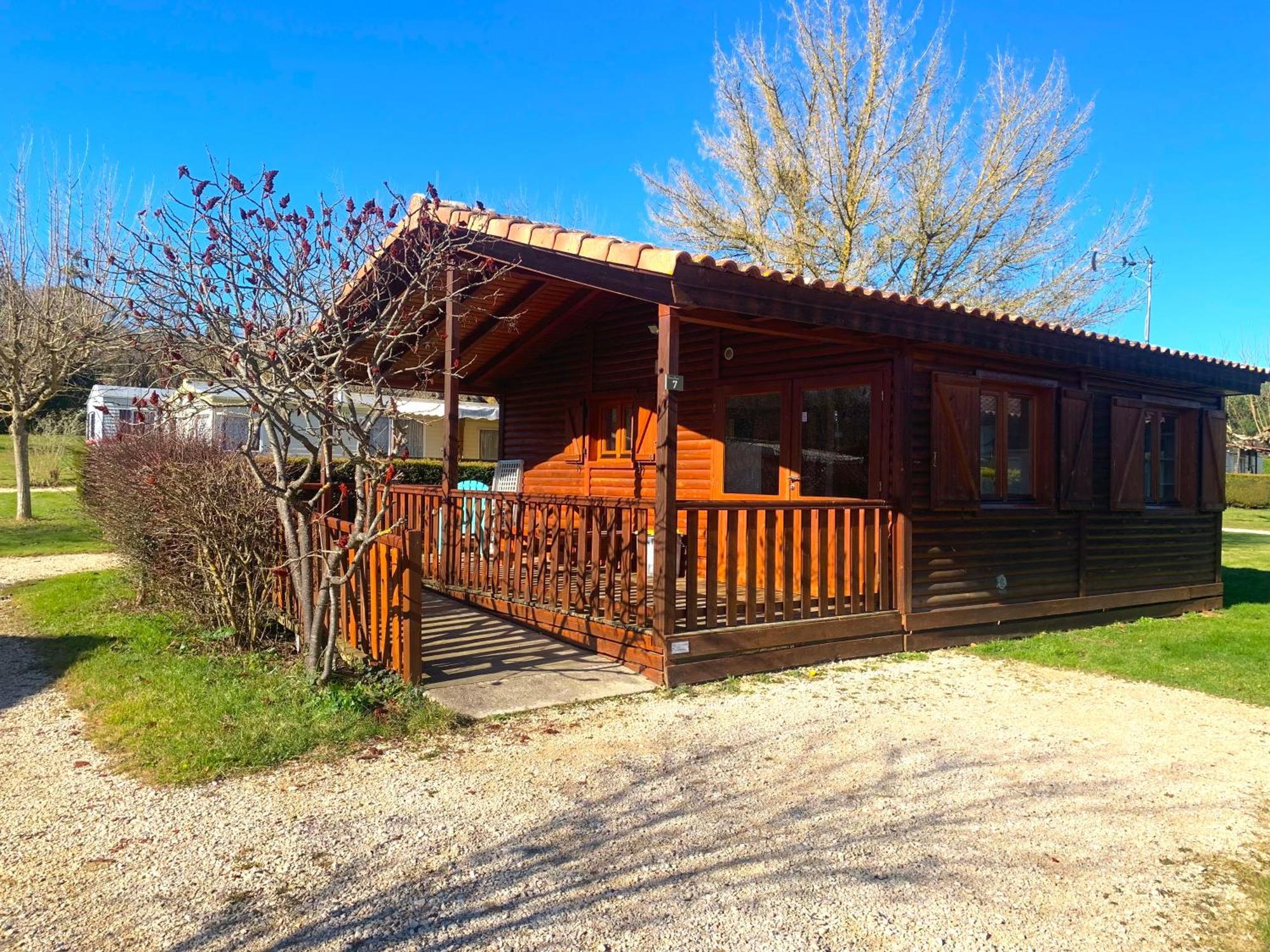 Camping Familial Paisible Avec Piscine, Mobil Home , Chalet, Studio & Emplacement Nue Casties-Labrande Eksteriør bilde