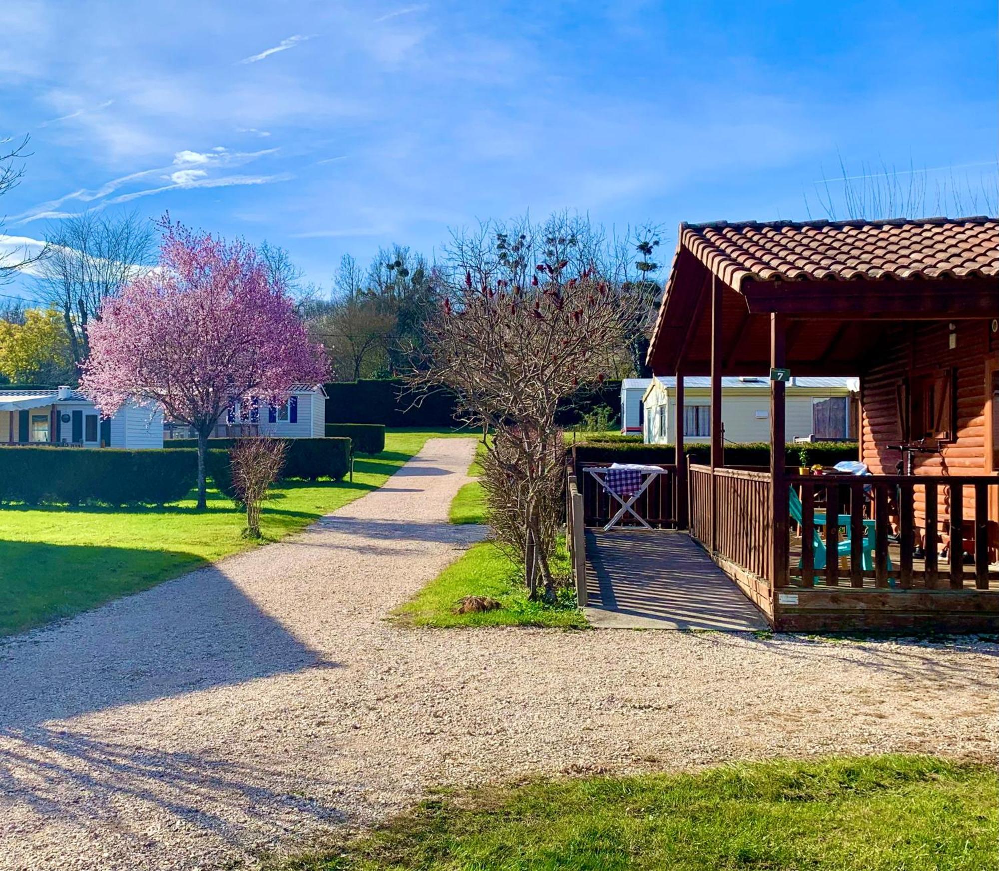 Camping Familial Paisible Avec Piscine, Mobil Home , Chalet, Studio & Emplacement Nue Casties-Labrande Eksteriør bilde