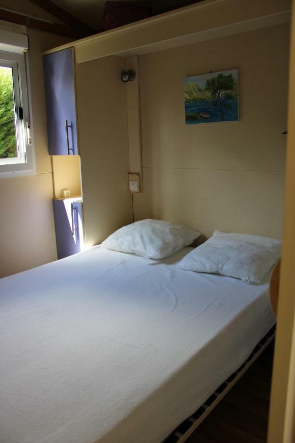 Camping Familial Paisible Avec Piscine, Mobil Home , Chalet, Studio & Emplacement Nue Casties-Labrande Eksteriør bilde