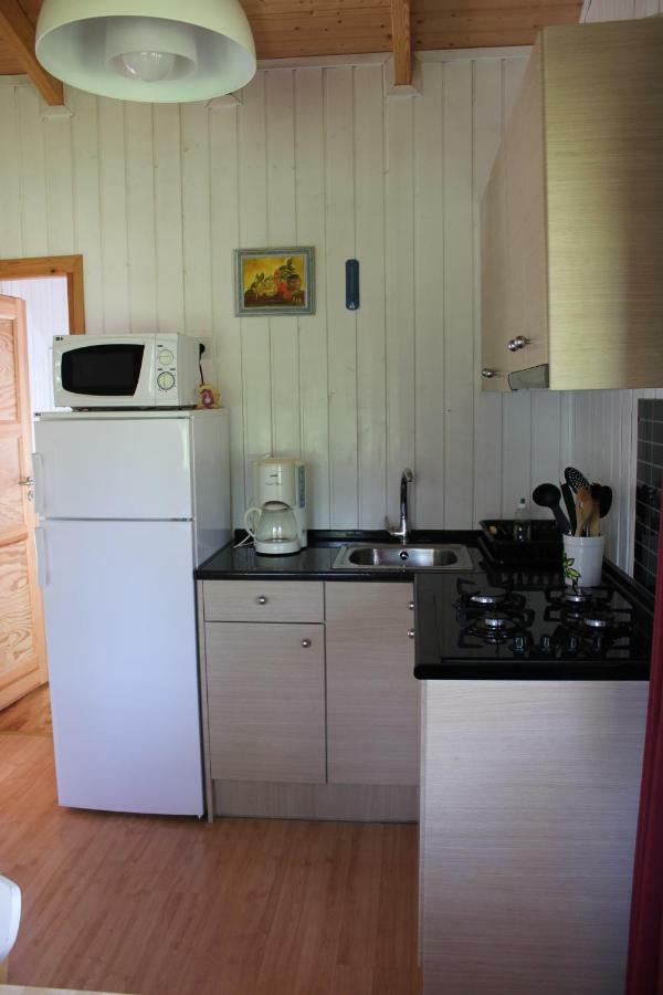 Camping Familial Paisible Avec Piscine, Mobil Home , Chalet, Studio & Emplacement Nue Casties-Labrande Eksteriør bilde