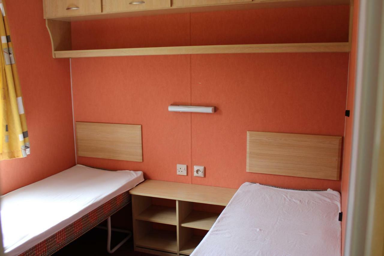 Camping Familial Paisible Avec Piscine, Mobil Home , Chalet, Studio & Emplacement Nue Casties-Labrande Eksteriør bilde