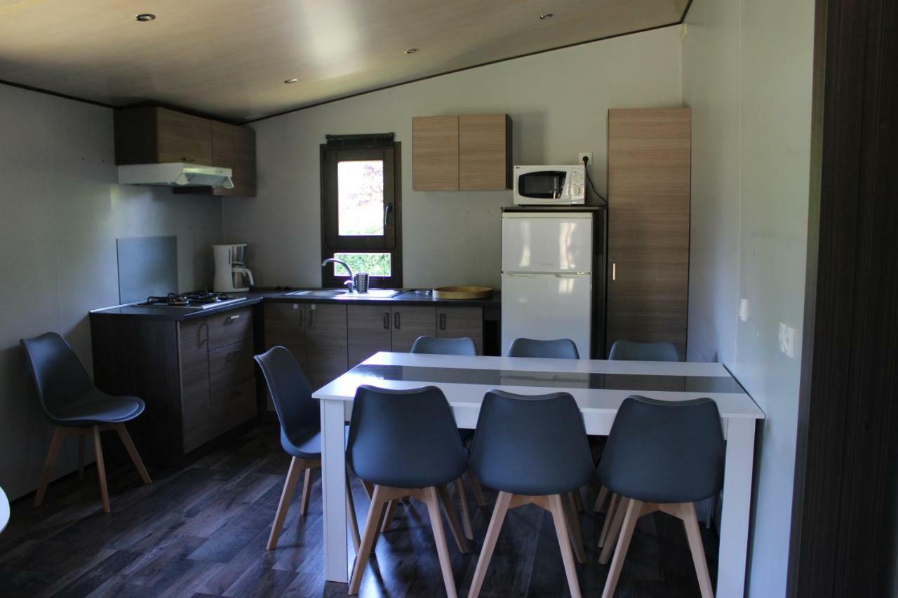 Camping Familial Paisible Avec Piscine, Mobil Home , Chalet, Studio & Emplacement Nue Casties-Labrande Eksteriør bilde